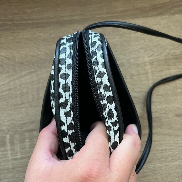 Liz Claiborne Leopard Print Crossbody Bag - Picture 3 of 10